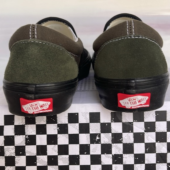 Vans Men’s Skate Slip-On Black/Grape Leaf
VN0A5FCAKE9
Sneakers - Picture 14 of 16